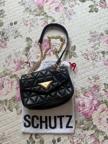 Bolsa Schutz média 944 couro preta