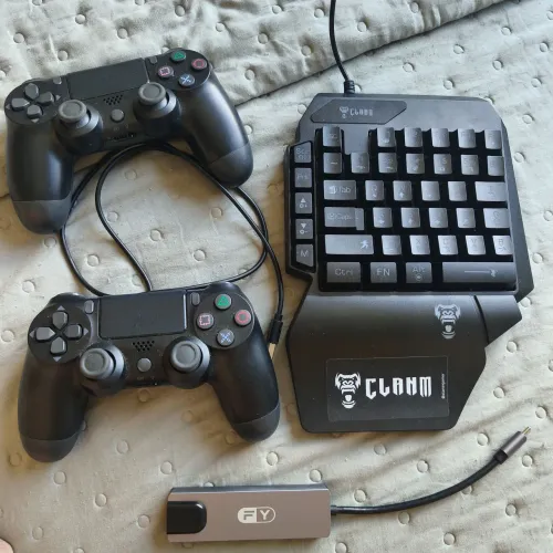 2 controles mais ps4 mais teclado e hub