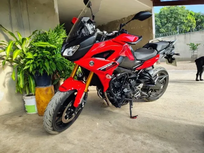 Vendo moto semi nova traccer 900