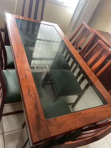 Mesa grande com 6 cadeiras 