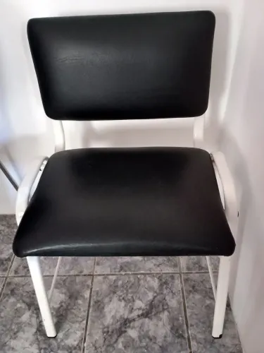 Vendo cadeira de ferro. 