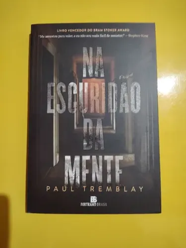 Na escuridão da mente. Com brinde. Produto novo.