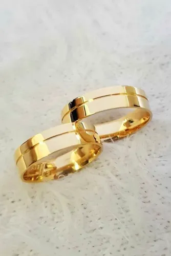 par de alianças ouro 18 k com friso no meio 6 mm 8 gramas