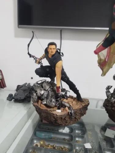 Iron Studios na caixa 