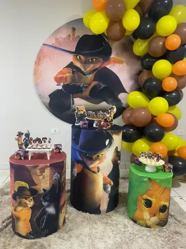 Vendo CAPAS decoração gato de botas