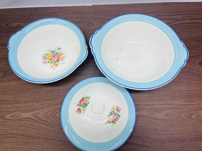 Antiga sopeira é tigela em porcelana Nadir