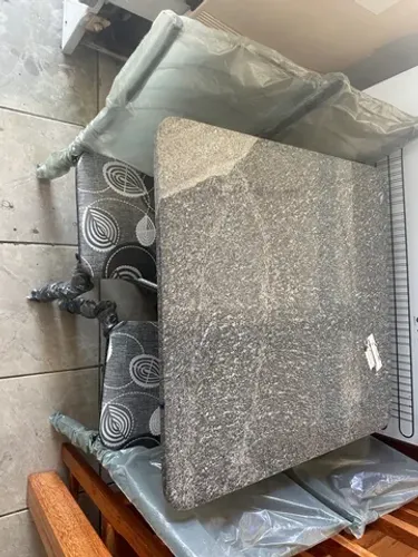 Mesa de mármore 04 cadeiras