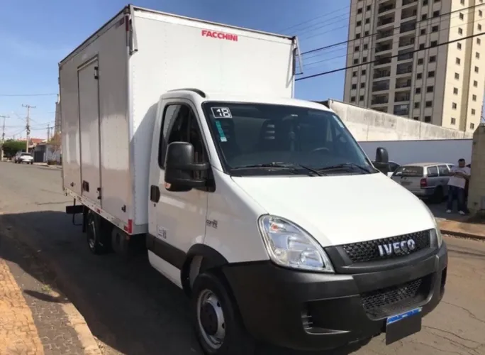 Iveco Daily 35s14 Baú Seco Ano 2018