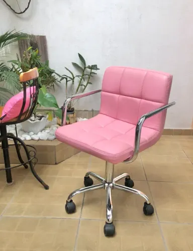  Cadeira Rosa, Couro ecológico, base aranha cromada com rodas