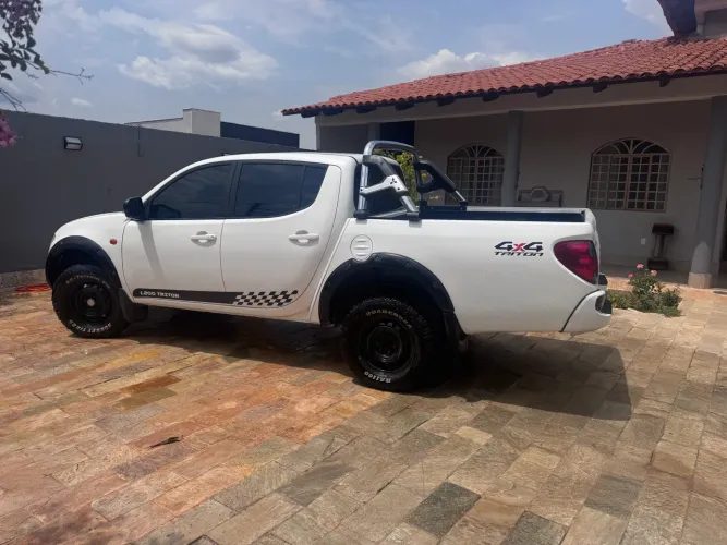 Mitsubishi L200 Triton HPE 3.2 CD TB Int.diesel MEC 2013