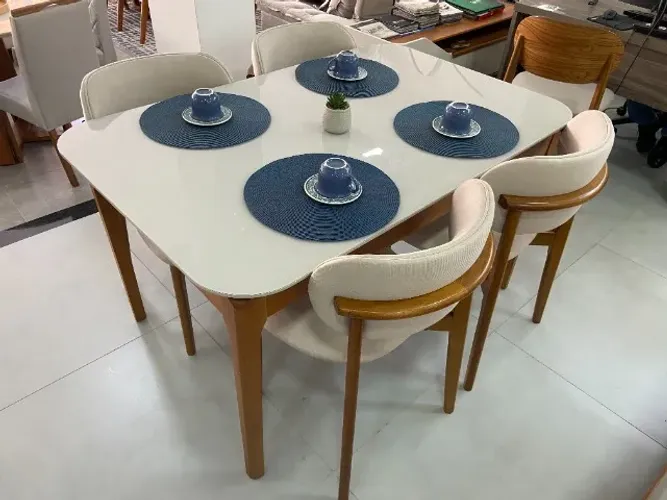 Conjunto Mesa 1,40m c/ 4 Cadeiras - Alto Padrão em Madeira e Laca!
