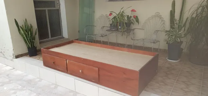 Cama de Madeira com Gavetas