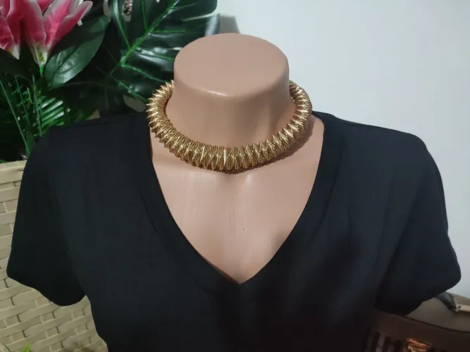 Gargantilha Minimalista Dourada