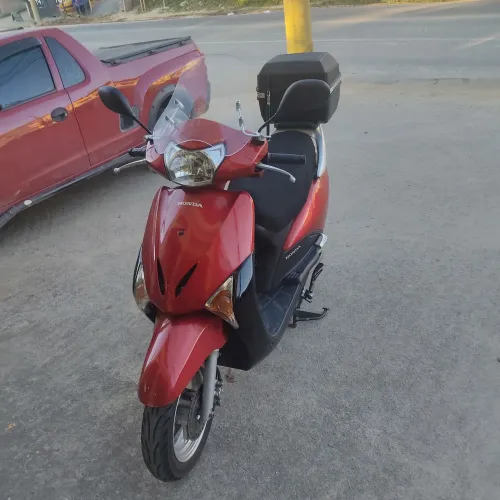 Scooter linda em bom estado,nada a fazer, não aceito troca só venda mesmo, quero uma maior