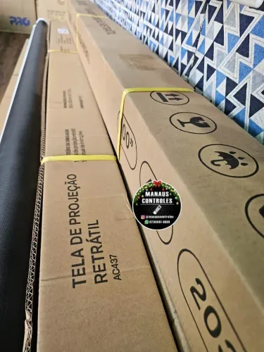 Tela d projeção retrátil. Dinheiro ou Pix