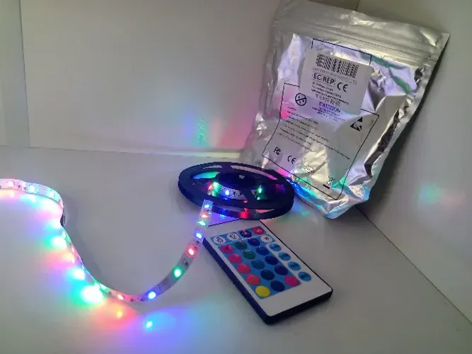 Fita LED RGB USB com Controle 5V - 02 metros - Rolo - Nova