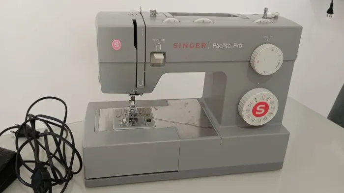 Máquina de costura Singer Facilita Pro 4432
