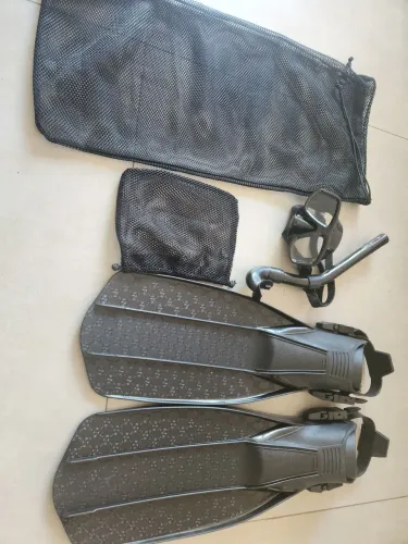 Kit Mergulho Completo - Máscara, Snorkel e Nadadeiras gucci