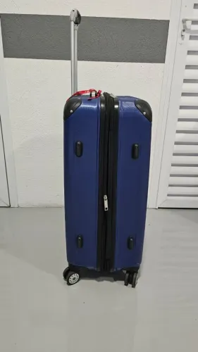 Mala de Vigem Calvin Klein - tamanho médio - padrão 23kg