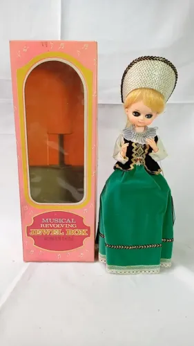 Boneca Estilo Italiana Romana com caixa de joias (Jewel Box) e caixa de música