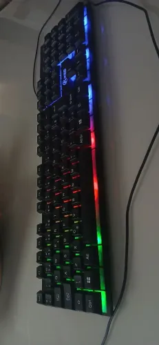 Teclado Gamer Semi-Mecânico ABNT2 com LED RGB - Top pra Jogos!