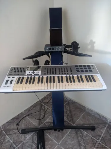 Controlador midi M áudio 