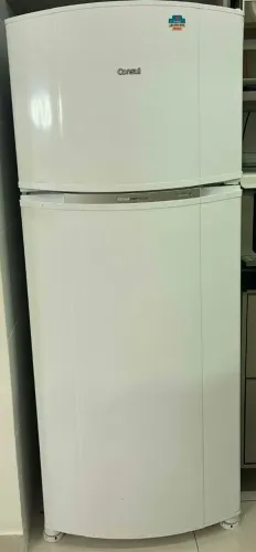 Vendo uma geladeira.