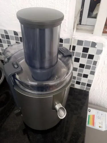Vendo centrífuga de frutas wallita pouco usada