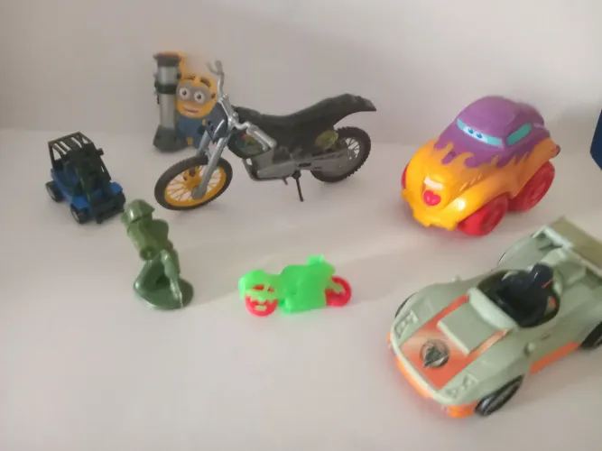 Lote de brinquedos variados