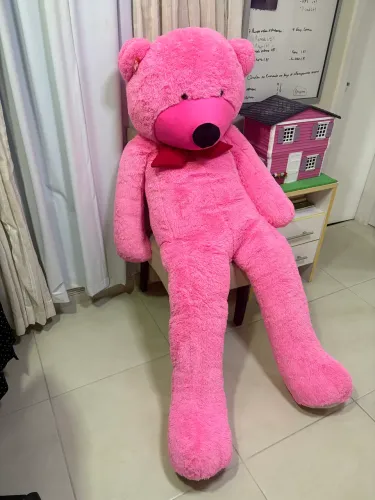 Urso rosa de pelúcia aproximadamente 2 metros de altura 