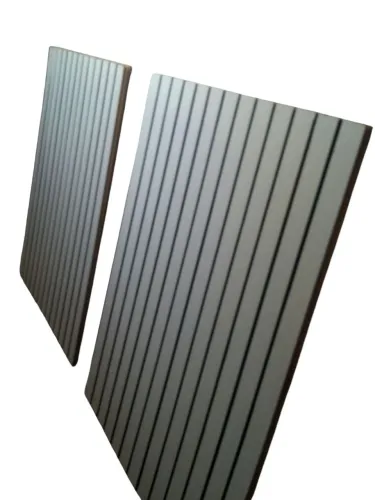 Quadro Slatwall 4 und. para expor produtos pendurados +10 ganchos cromados com cada chapa