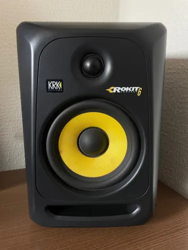 Par de Monitores de Áudio KRK Rokit 6