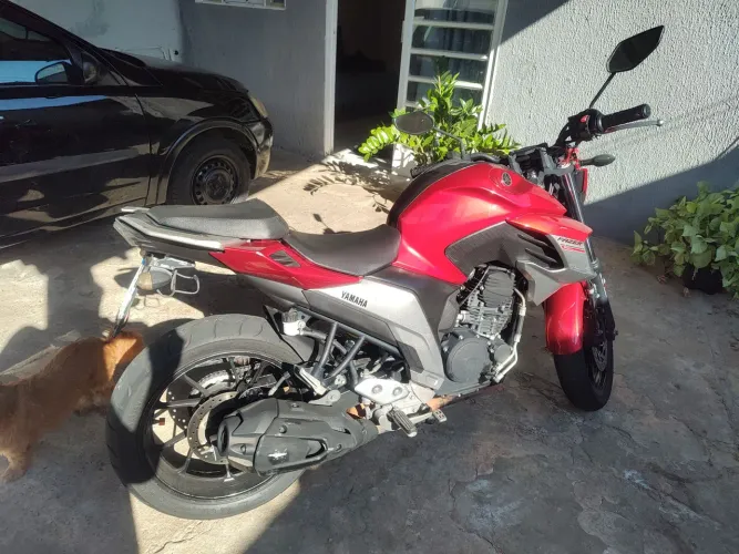 Vendo  ou troco carro até 10 mil, preferência por celta e Corsa 