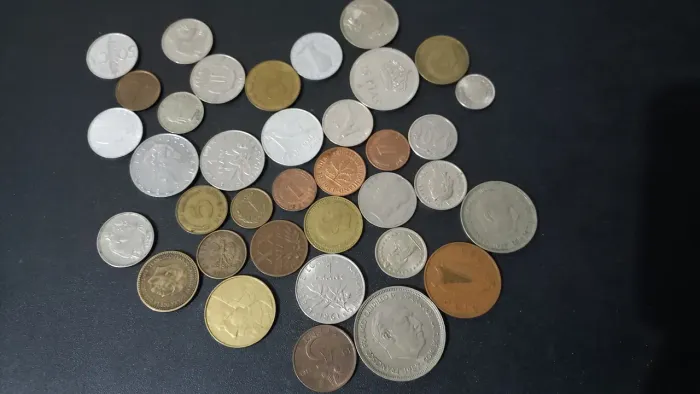 Lote de moedas estrangeiras