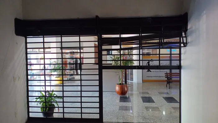 Porta de aço com grade para comércio