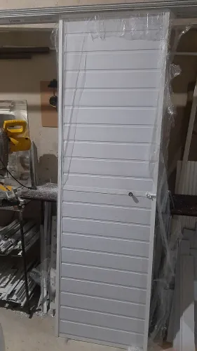 Porta de Alumínio com Design Moderno
