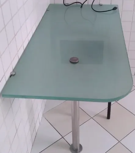 Mesa de Canto com Vidro Temperado de 2 cm de Espessura