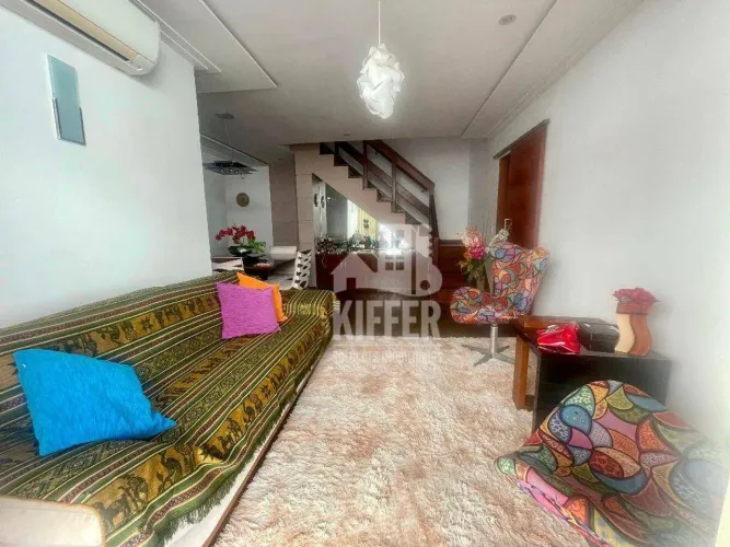 Cobertura em Icaraí com Piscina, Churrasqueira e 245m²