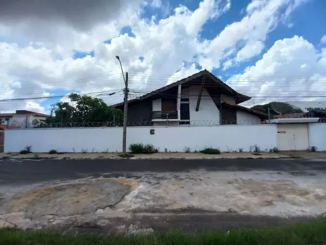 Casa Comercial