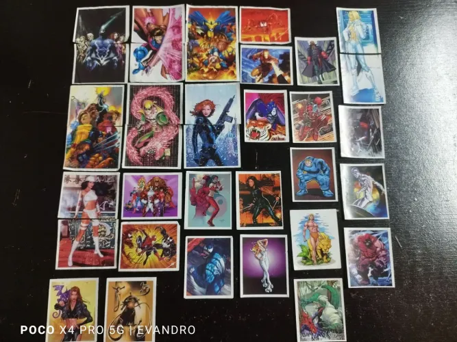 Lote de figurinhas Marvel 