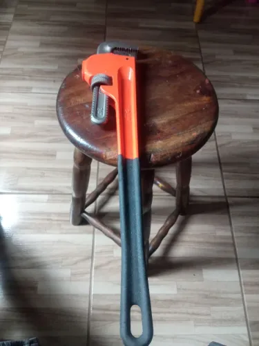 Vendo ou troco chave de grifo nova num. 24. Grande