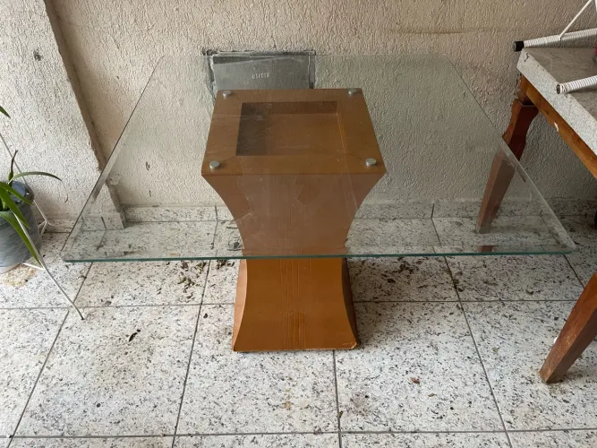 Mesa de Jantar sem Cadeiras