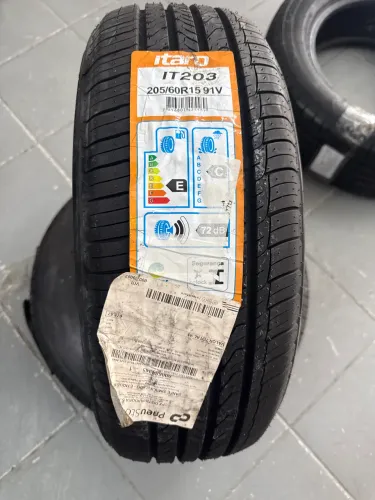  4.5 (36) Jogo 2 Pneus Itaro Aro 15 IT203 205-60R15 91V