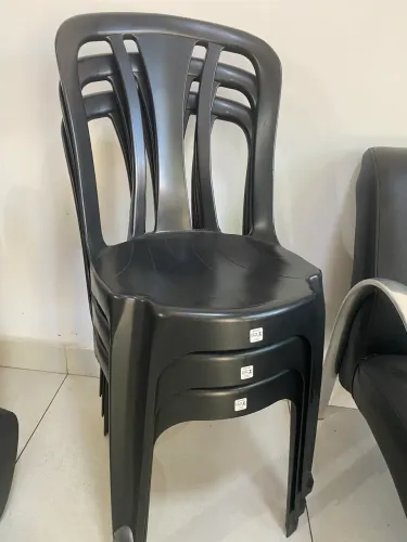Cadeiras de plástico