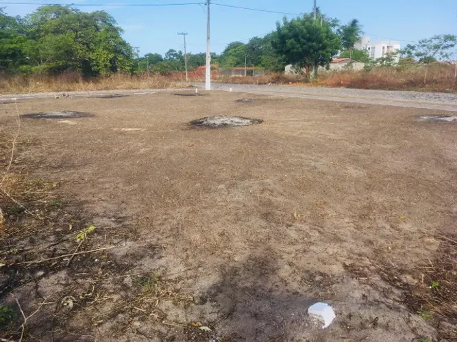 Terreno de 407,21m2, com Escritura Pública e Matrícula no CRI de Caucaia, em meu nome, 