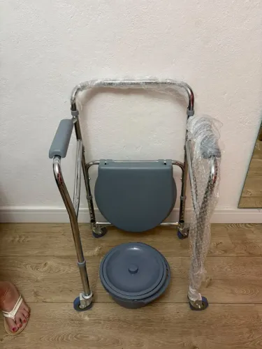 Cadeira de Banho e Sanitária Supermedy 4 Rodas Dobrável 100kg