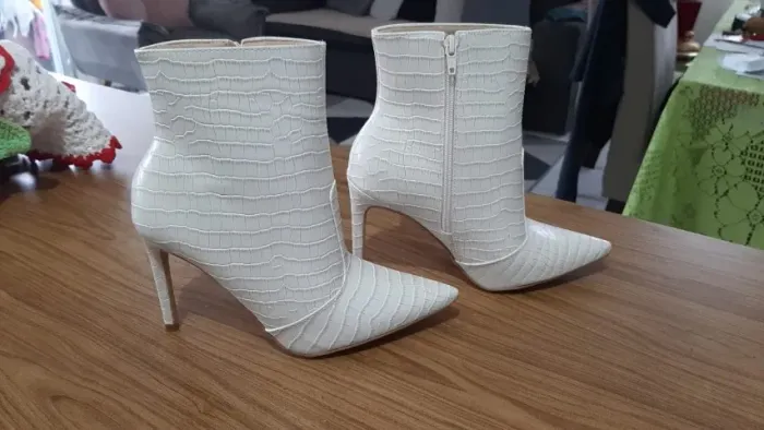 Bota lança Perfume Off White