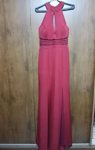 Vestido com fenda