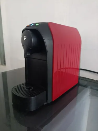 Cafeteira 3 corações com organizador de cápsulas