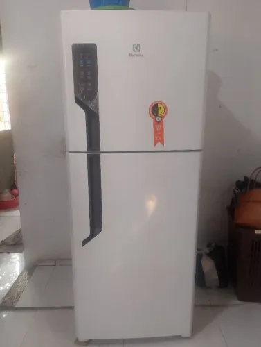 Vende se geladeira cemi nova nunca foi mexida